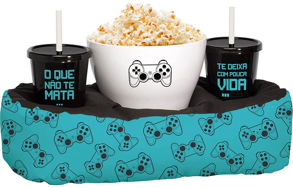 Almofada com pipoqueira e copos