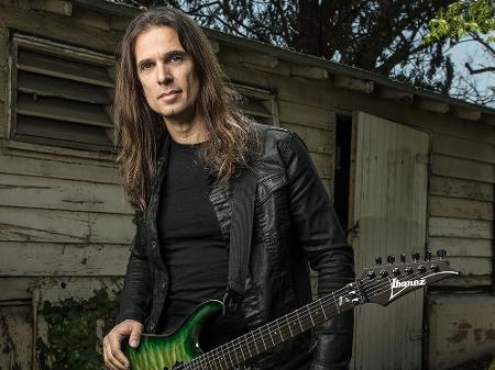 Kiko Loureiro 'vende' solo por R$ 13 mil para gravar disco: 'Foi um dilema' - 07/06/2020 - UOL Entretenimento