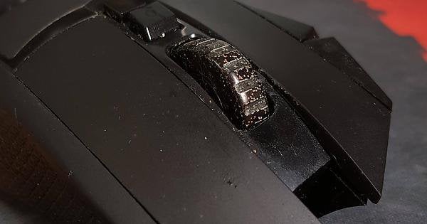 Scroll wheel losing its paint. Am I the only one with this issue here? : r/G502MasterRace
