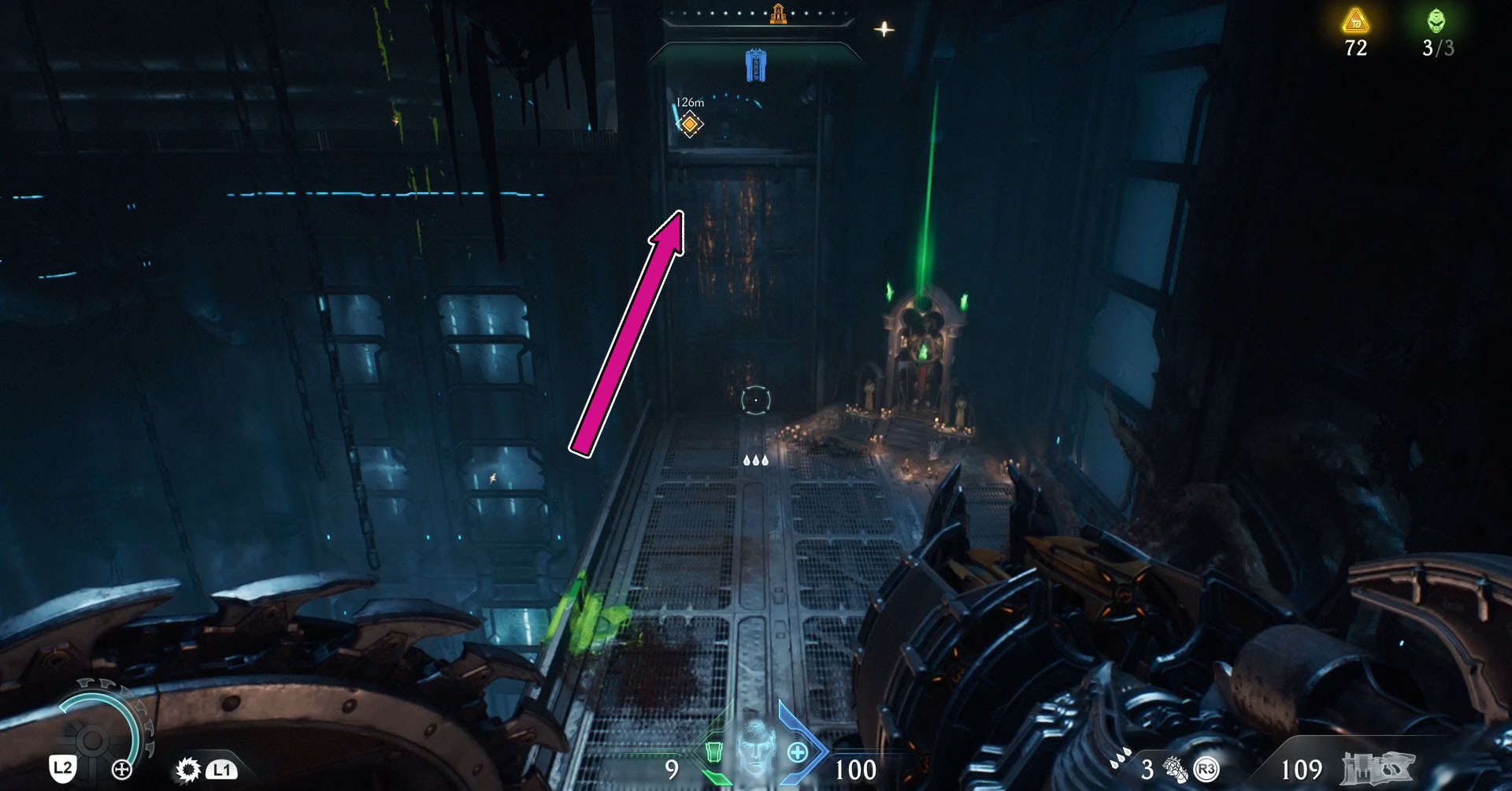 Uma captura de tela mostrando um segmento de uma parede com marcas amarelas que você pode escalar ao lado de um santuário emitindo uma luz verde. Uma captura de tela mostrando um segmento de uma parede com marcas amarelas que você pode escalar ao lado de um santuário emitindo uma luz verde.