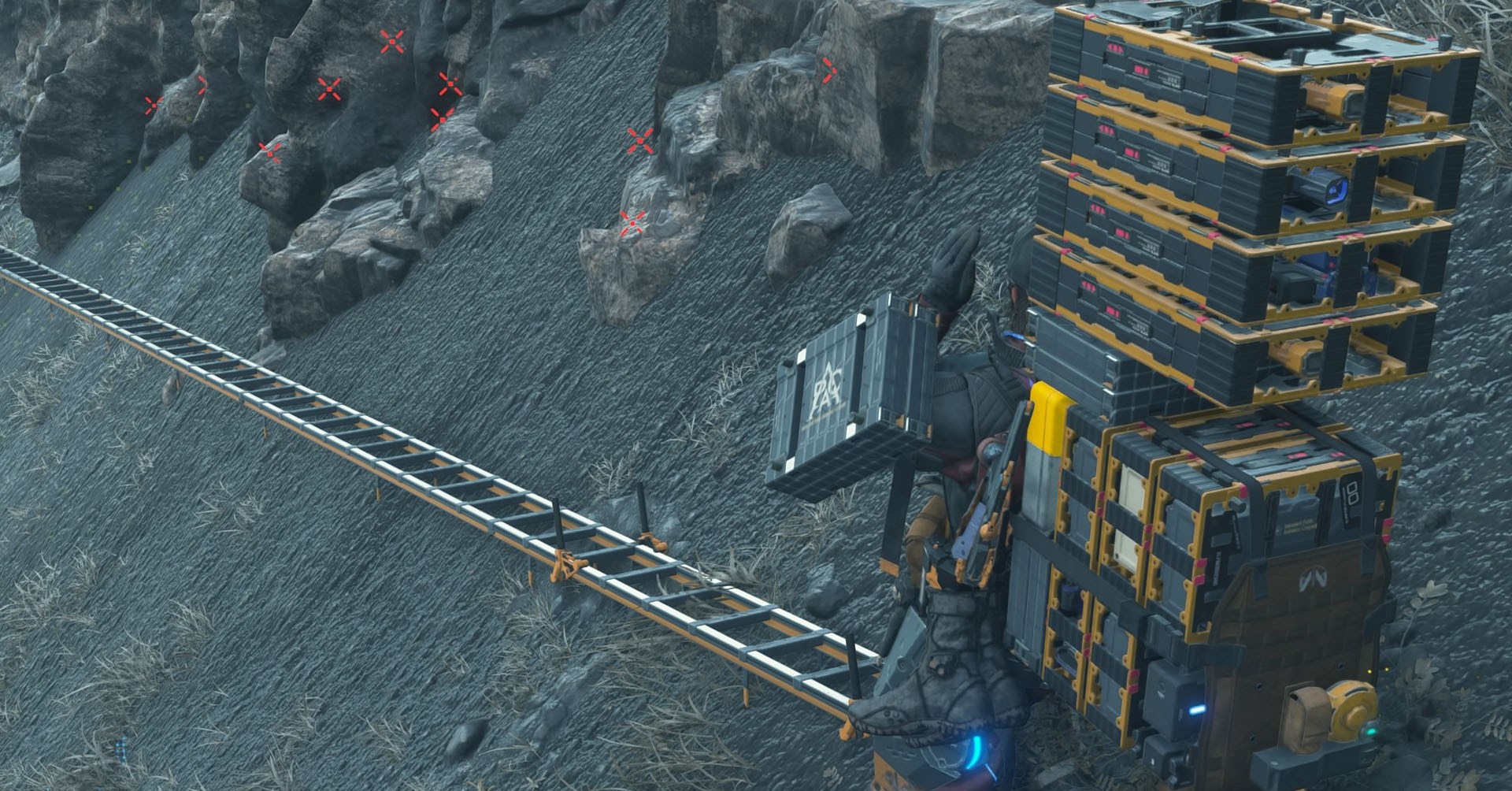 Uma captura de tela do Death Stranding, mostrando um personagem na frente de uma escada no chão. Uma captura de tela do Death Stranding, mostrando um personagem na frente de uma escada no chão.