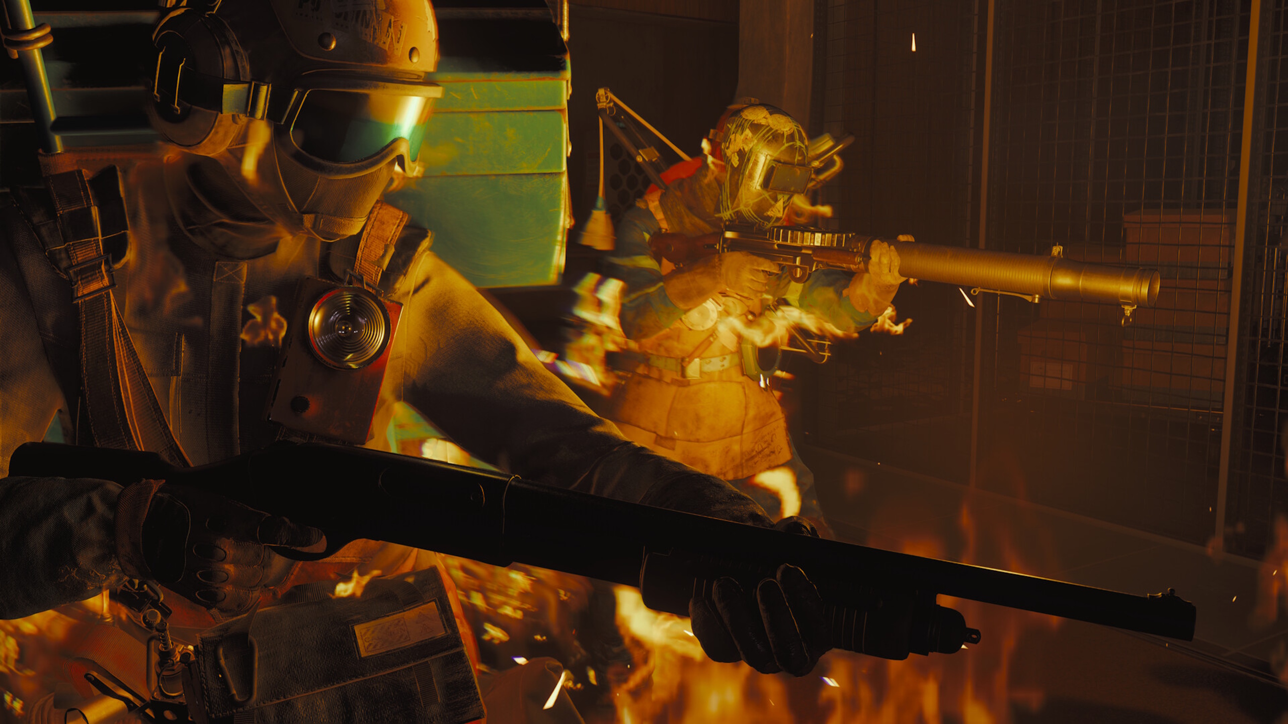 Dois funcionários da casa enfrentando um incêndio no FBC Firebreak