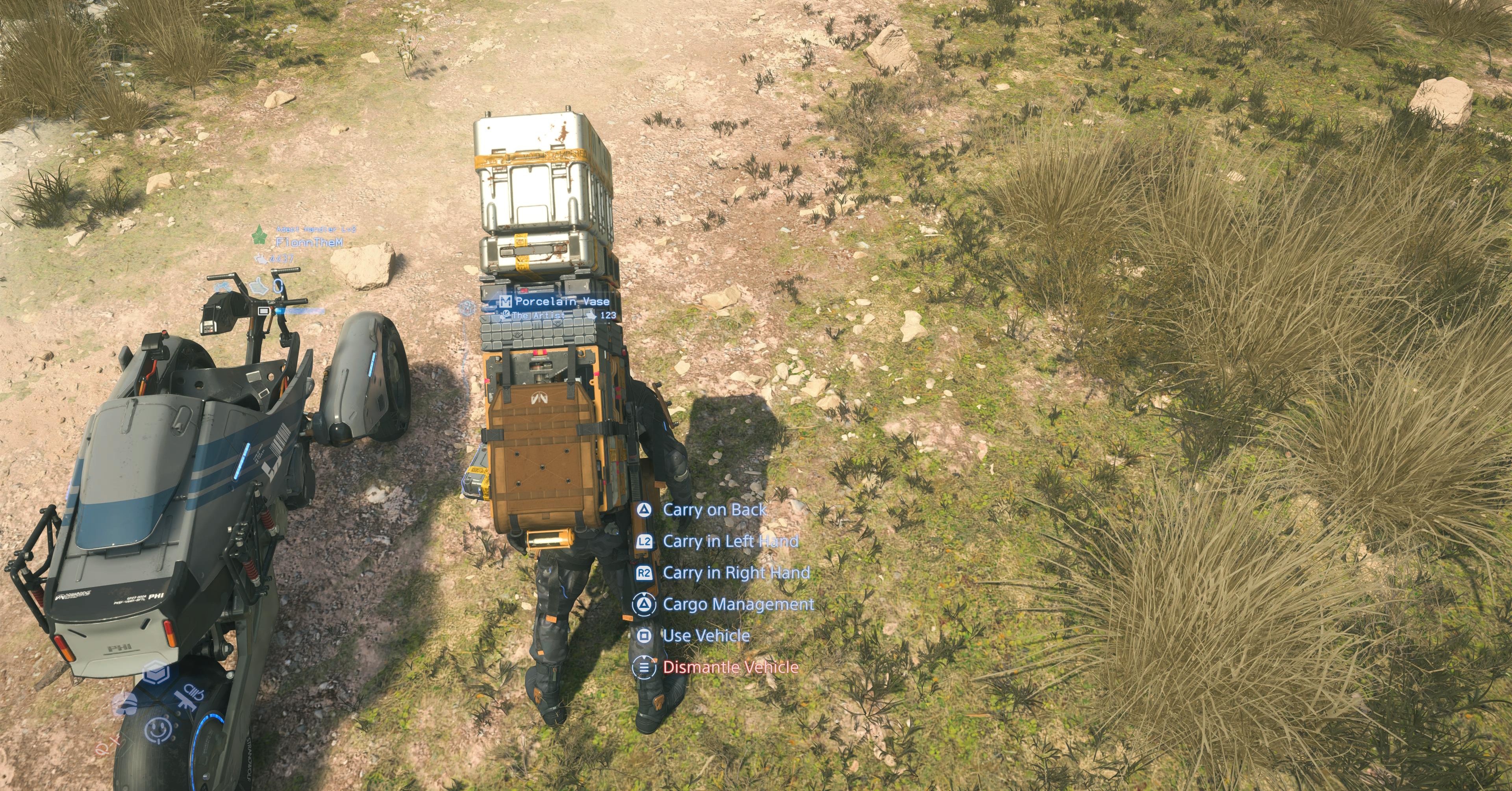 Sam coletando a carga do artista em Death Stranding 2 Sam coletando a carga do artista em Death Stranding 2