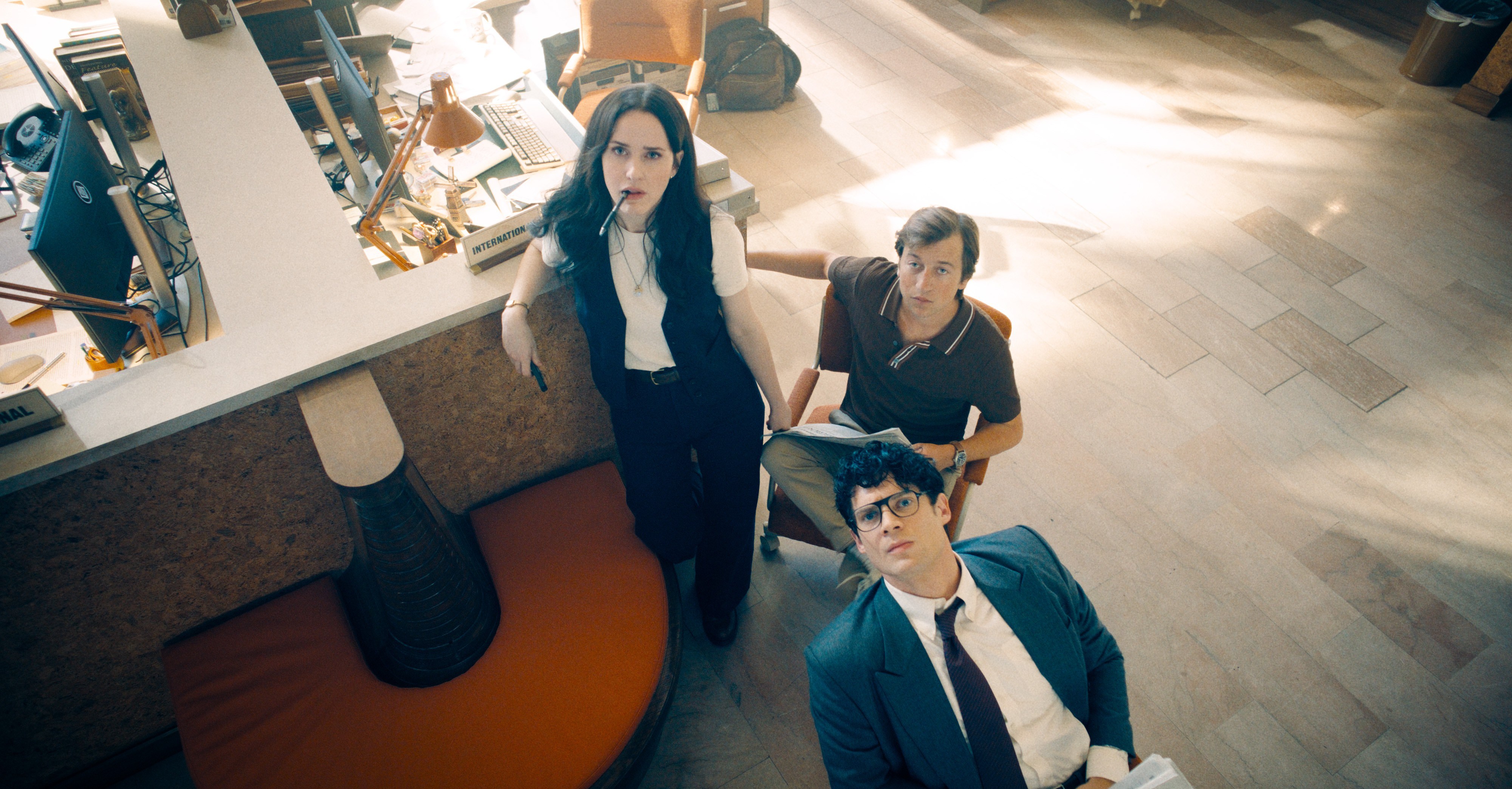 Em um imóvel do filme de 2025, Superman, Lois Lane, Clark Kent e Jimmy Olsen se reúne nos escritórios do Daily Planet.  Em um imóvel do filme de 2025, Superman, Lois Lane, Clark Kent e Jimmy Olsen se reúne nos escritórios do Daily Planet.
