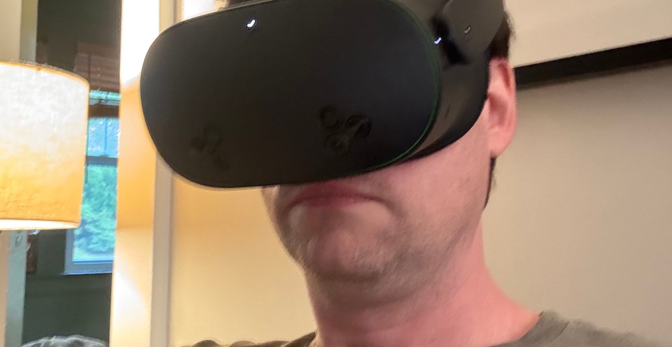 Uma foto do autor com um fone de ouvido da missão 3s Uma foto do autor com um fone de ouvido da missão 3s