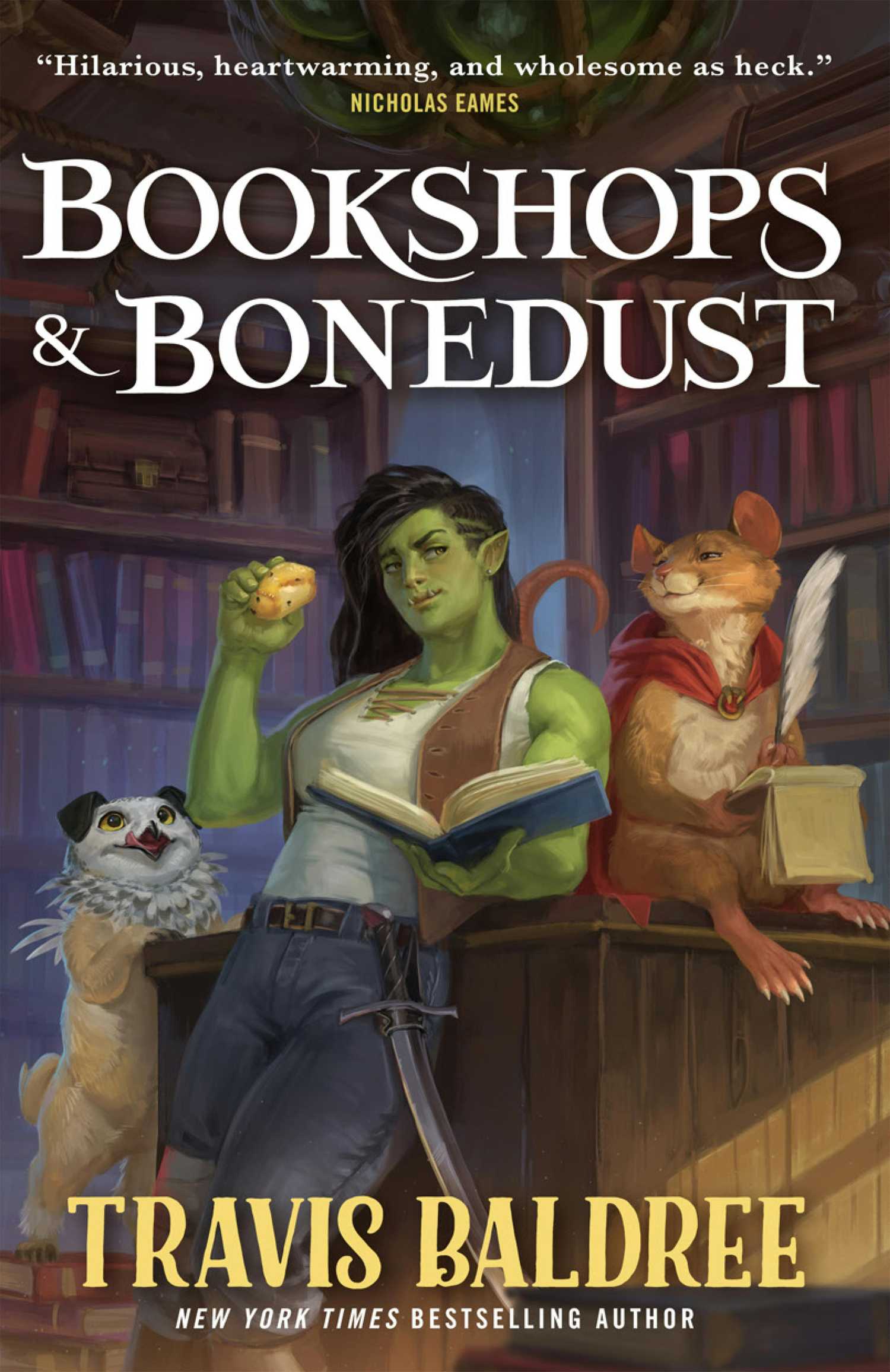 A capa das livrarias de Travis Baldree & Bonedust, com uma orc feminina de cabelos pretos segurando um livro aberto e encostado a um balcão de livraria, ao lado de um ratkin com pergaminho e uma pena