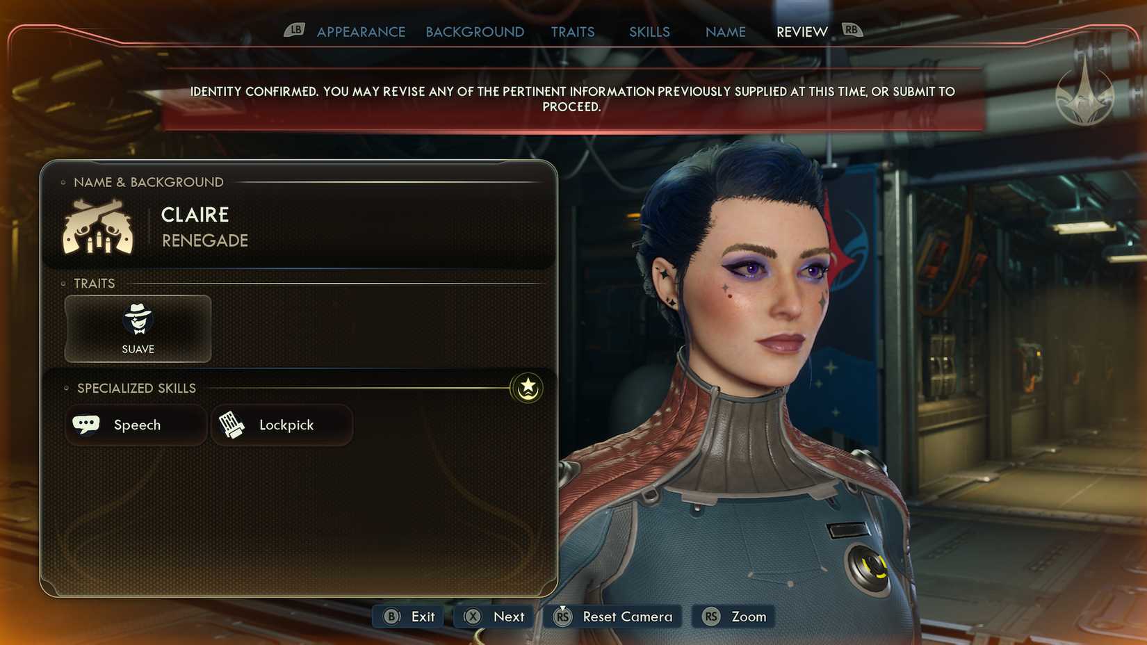 O jogador-personagem do escritor olha para longe. Ela tem cabelos escuros estilizados em um coque, olhos roxos, maquiagem de olhos roxos dramáticos e brincos em forma de estrela que combinam com as tatuagens do rosto.