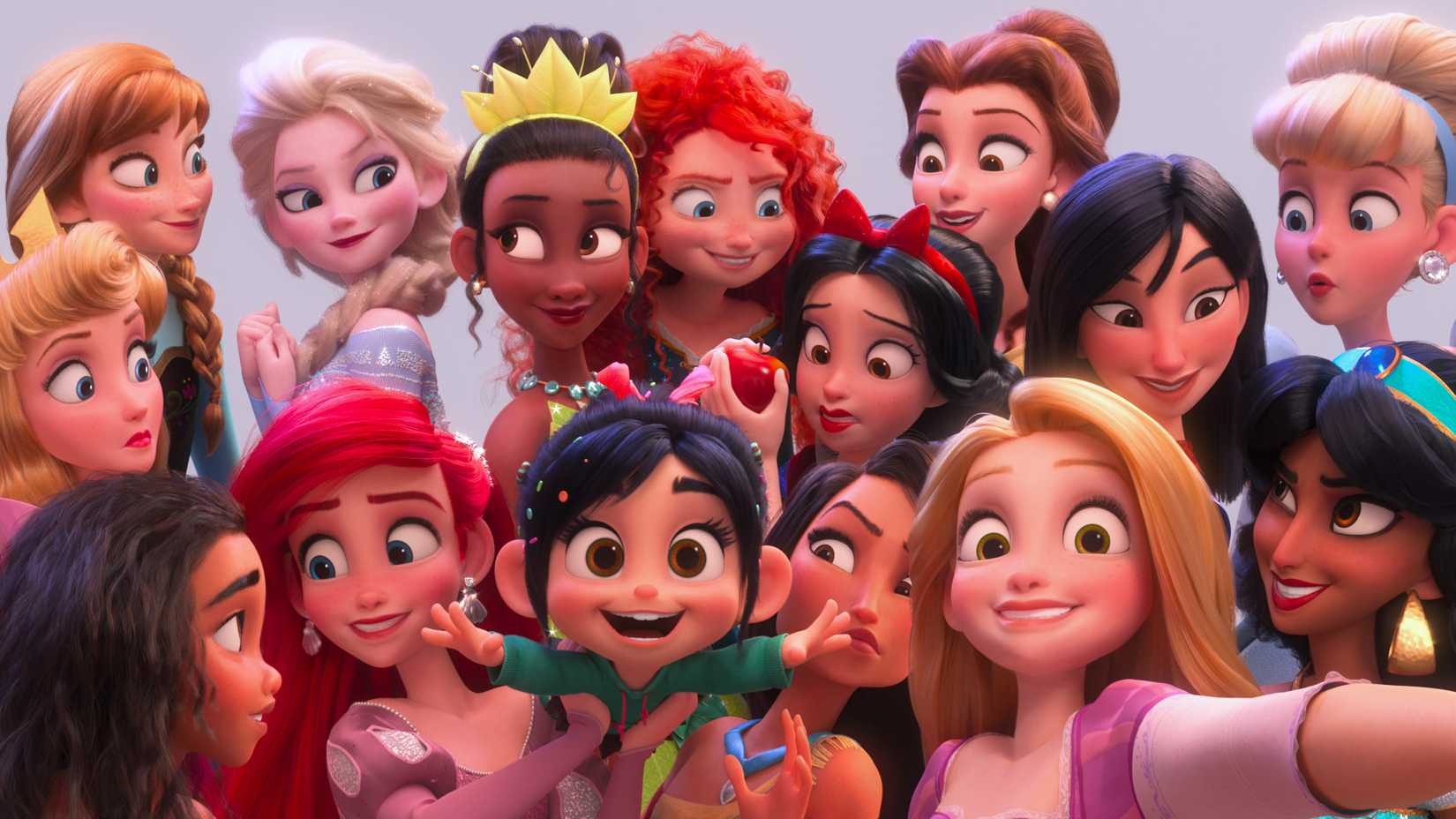 Um grande grupo de princesas animadas da Disney tira uma selfie juntos em Ralph quebra a internet