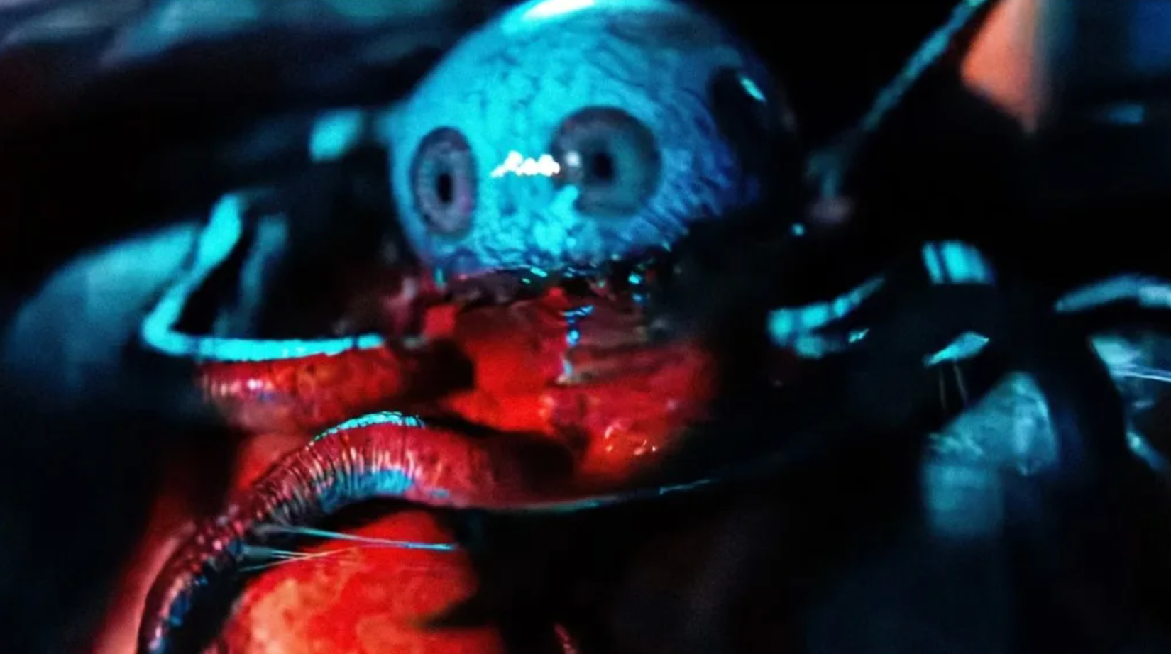 Um close do monstro do globo ocular em Alien: Terra