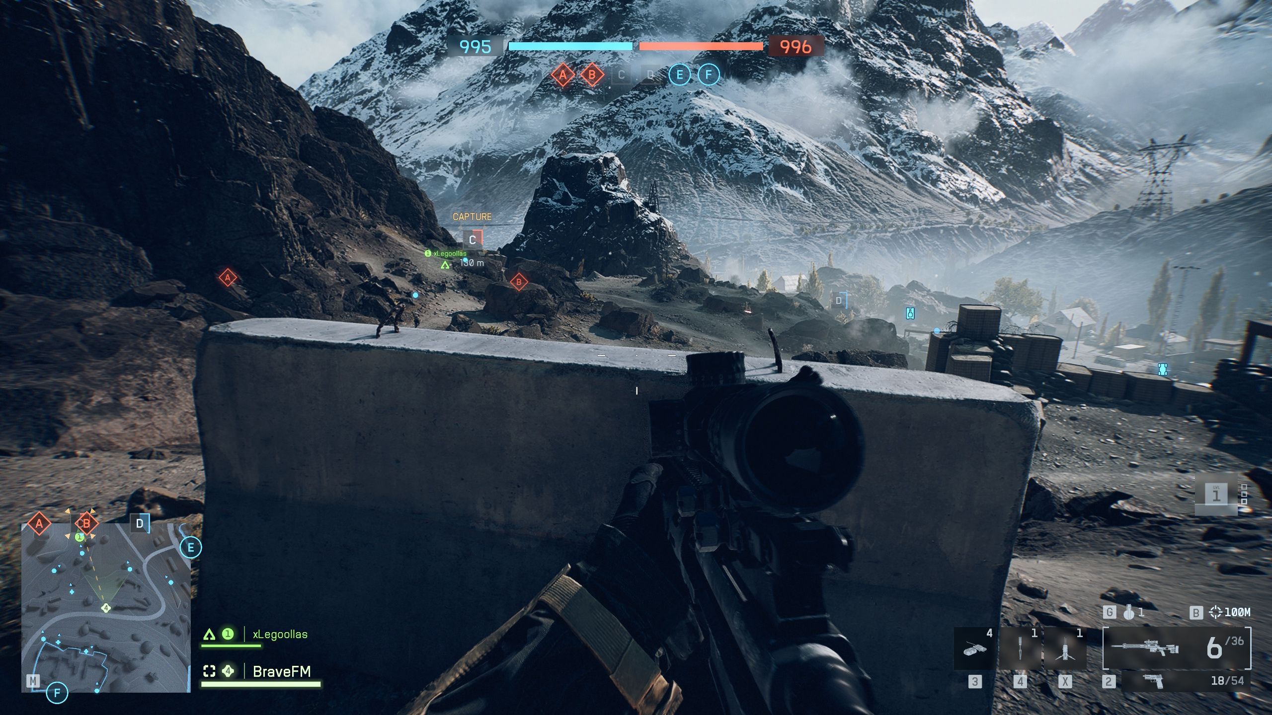 Uma imagem tomada momentos antes do desastre, enquanto me preparo para ajudar meu companheiro de equipe condenado