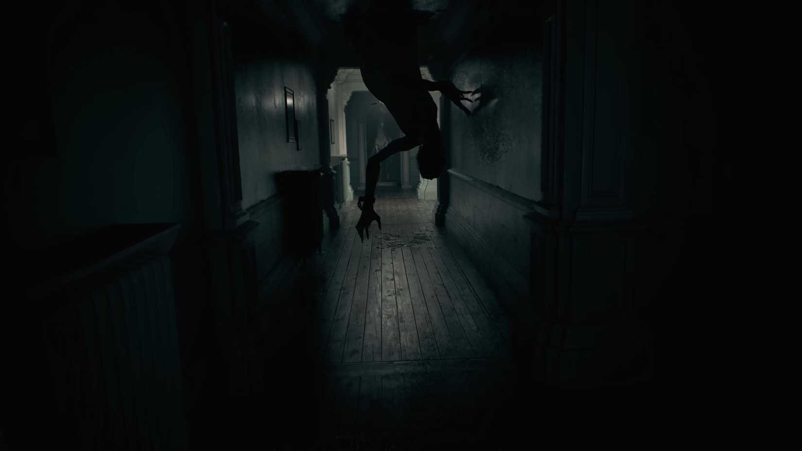 Um quieto da mãe monstro de Resident Evil Requiem descendo do teto