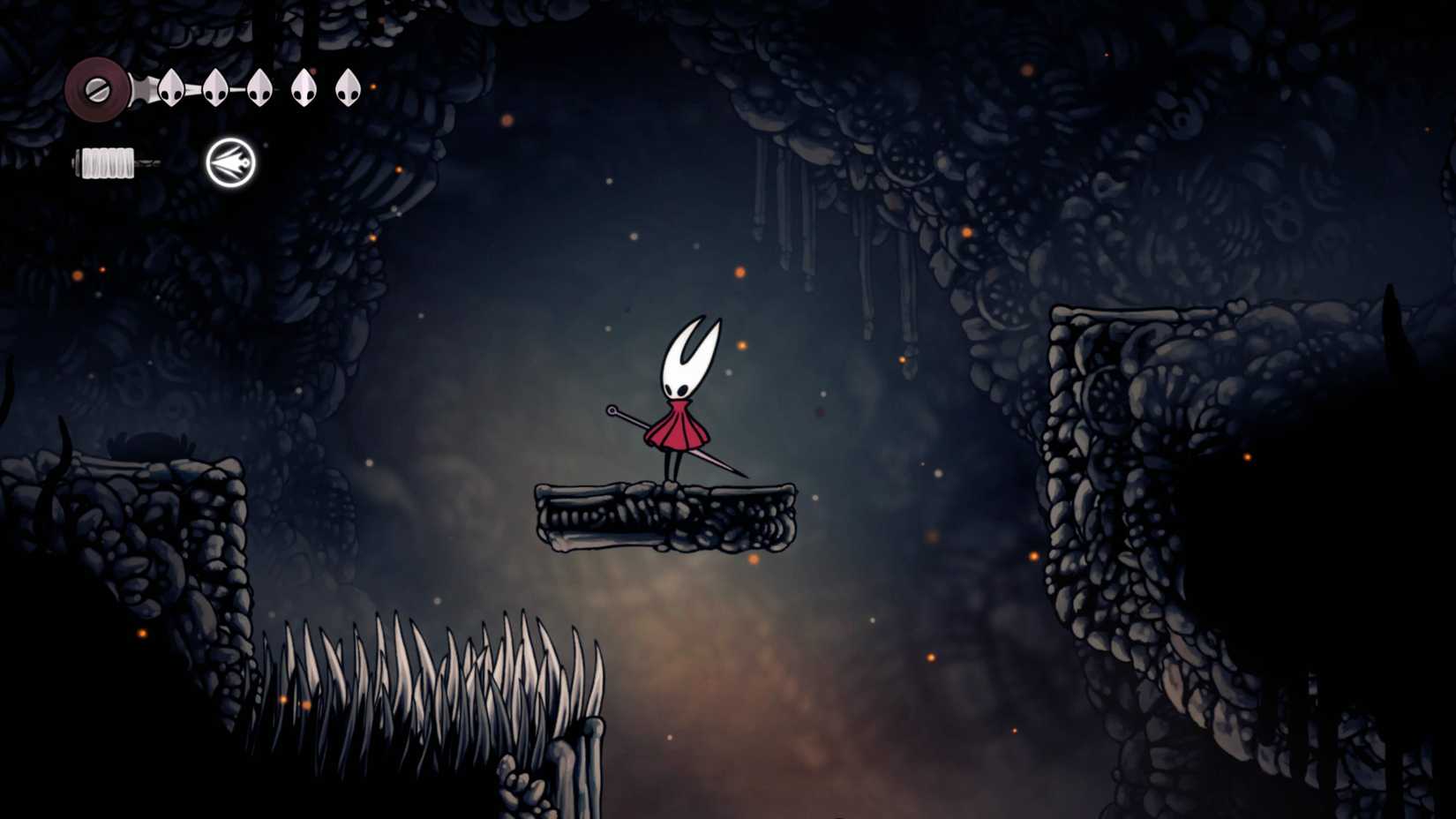 Hornet fica em uma borda na medula enquanto procura onde encontrar o mapa de Silkong