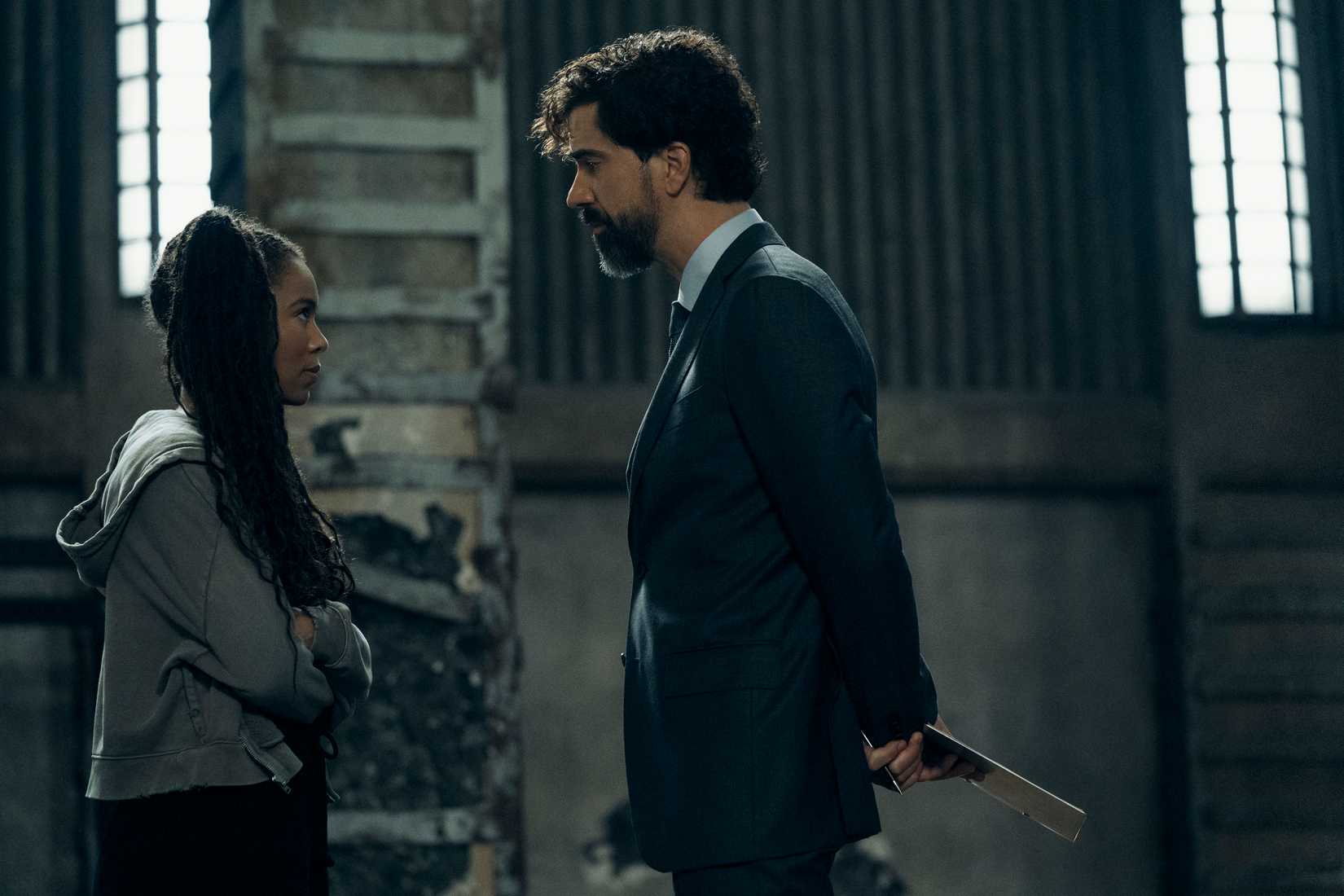 Jaz Sinclair (Marie Moreau) treina com Hamish Linklater (Dean Cipher) em Gen V