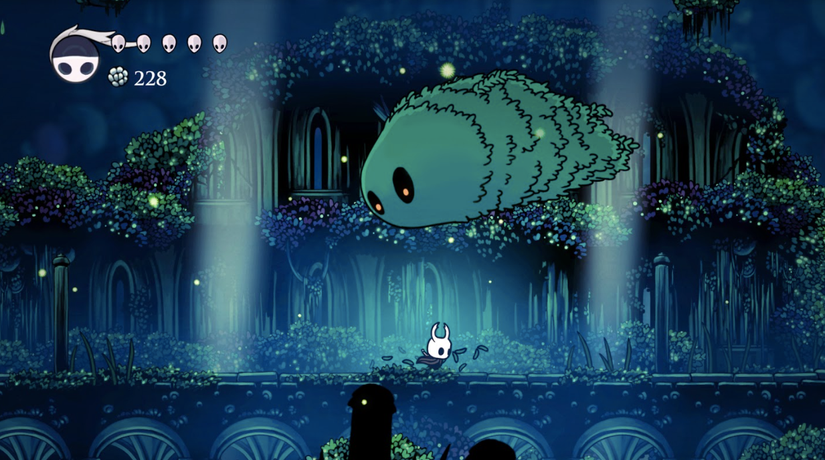 Hollow Knight percorre a vegetação. 