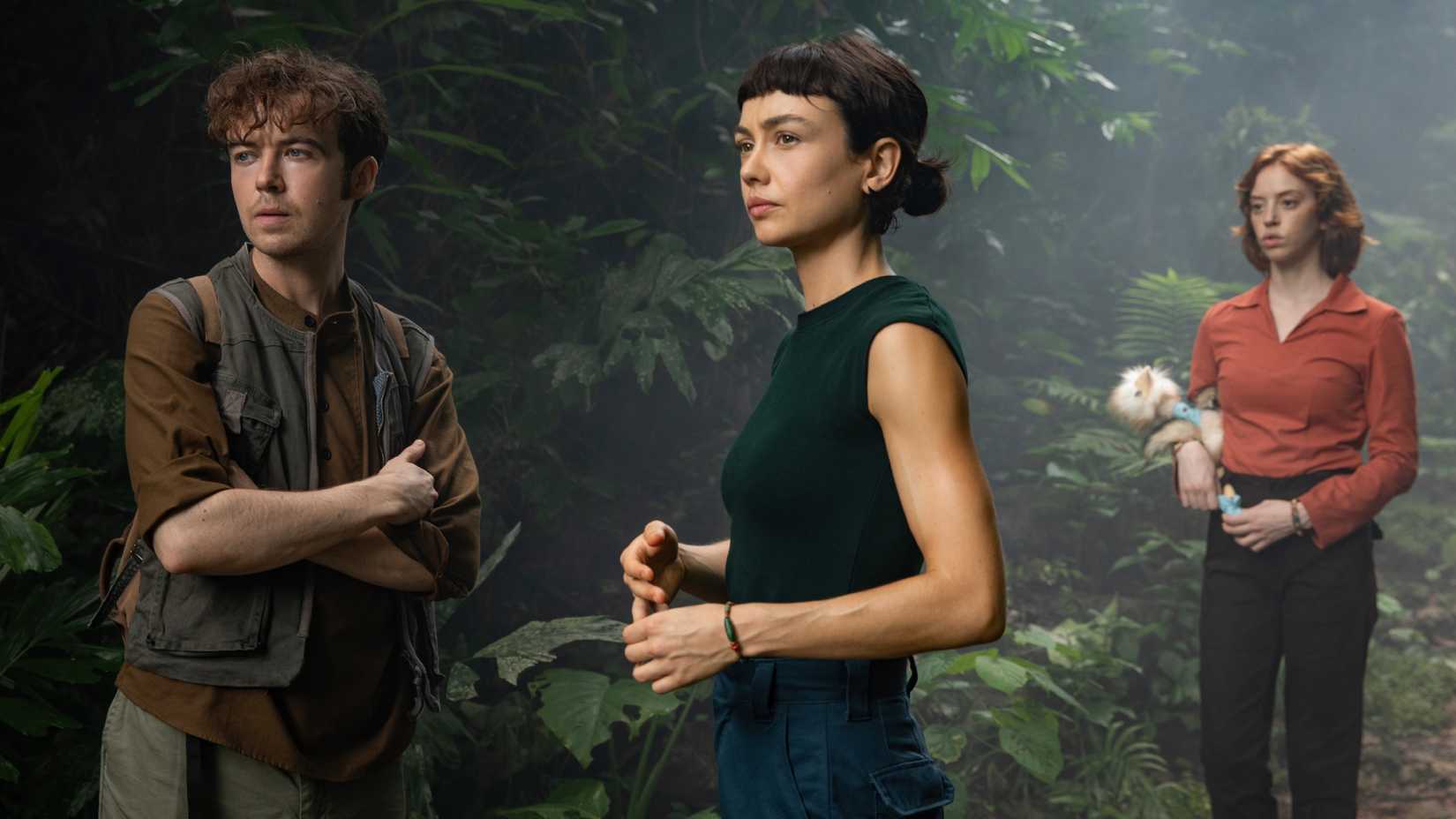 Joe, Wendy e Nibs andam pela floresta enquanto seguem para as docas do barco na esperança de escapar.