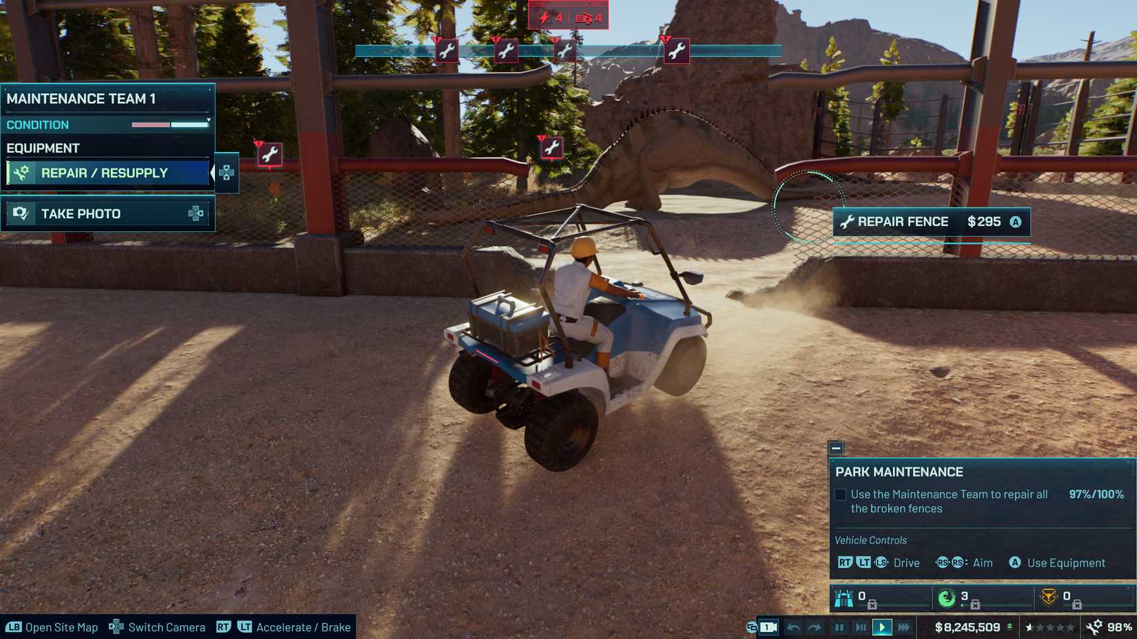 Um veículo controlado pelo jogador chega para consertar uma cerca quebrada.