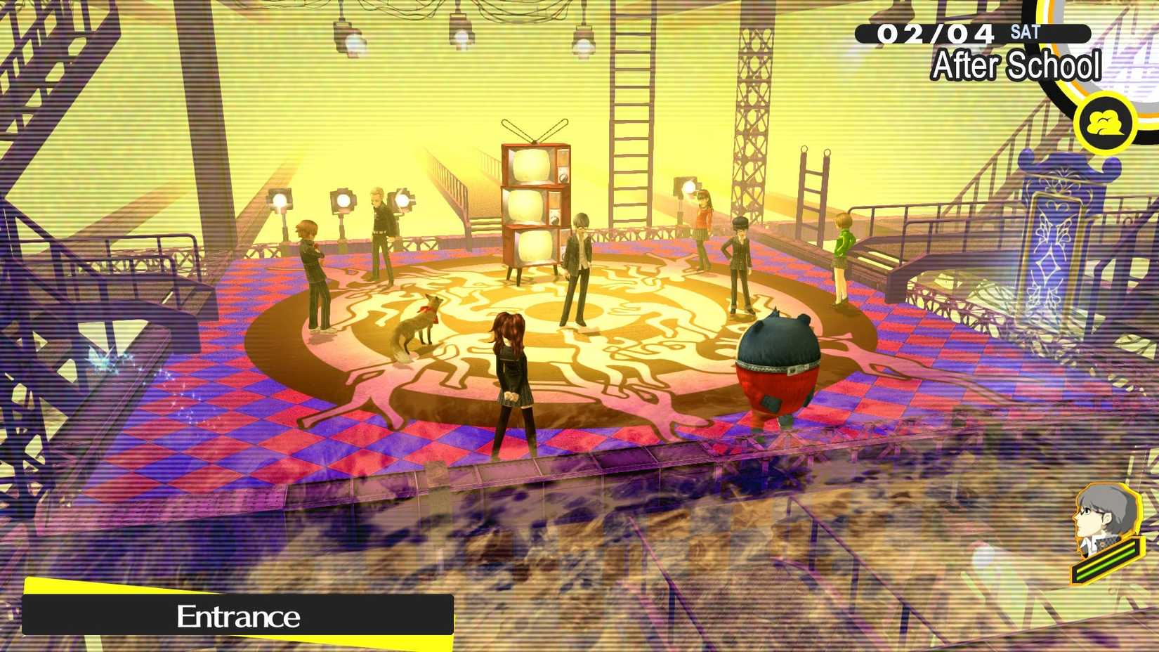 Um grupo de adolescentes se reúne em torno de três televisões empilhadas em uma sala dourada depois da escola em Persona 4 Golden