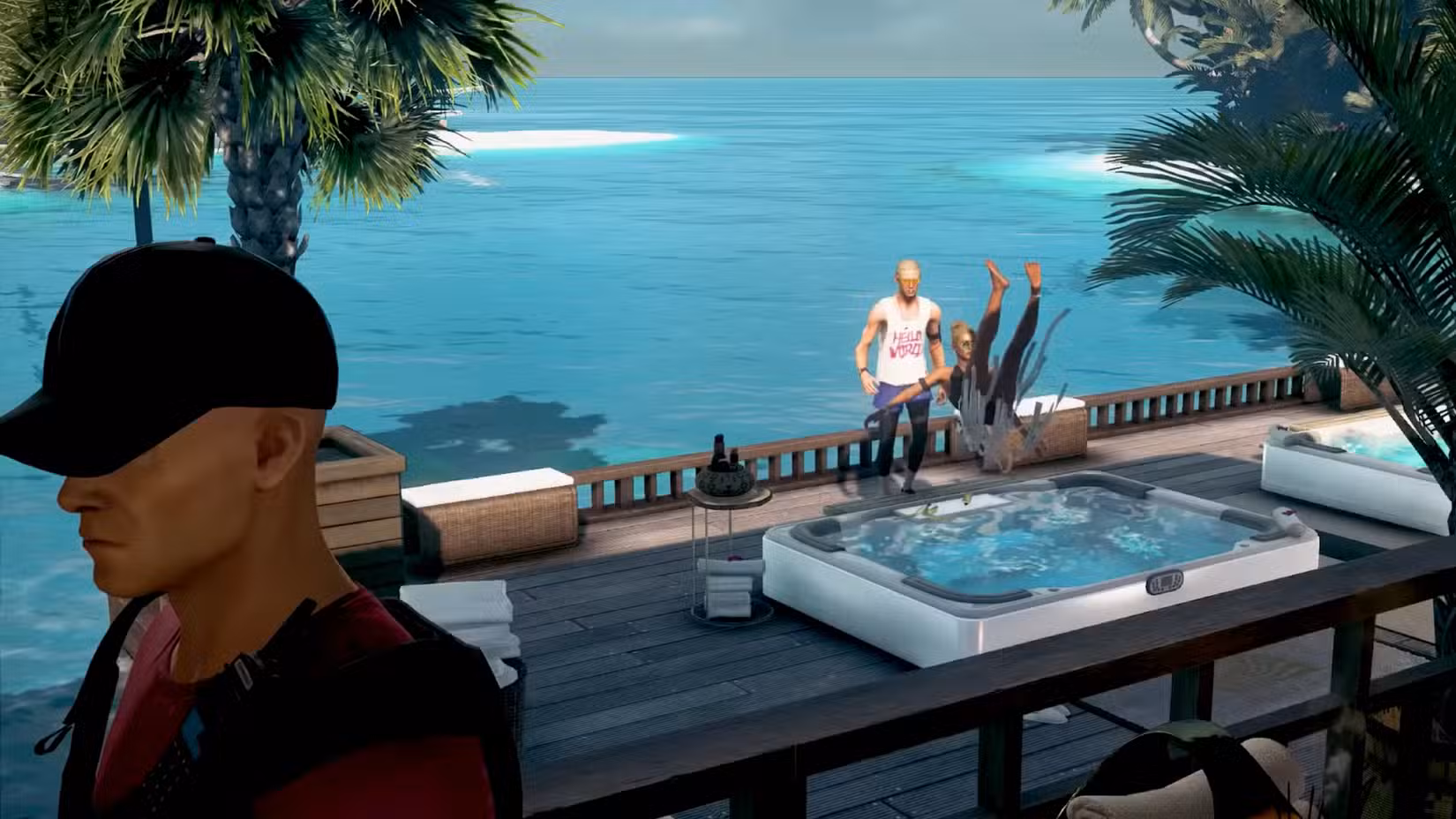 Um NPC alvo do Hitman escorrega em uma casca de banana perto de uma banheira de hidromassagem.