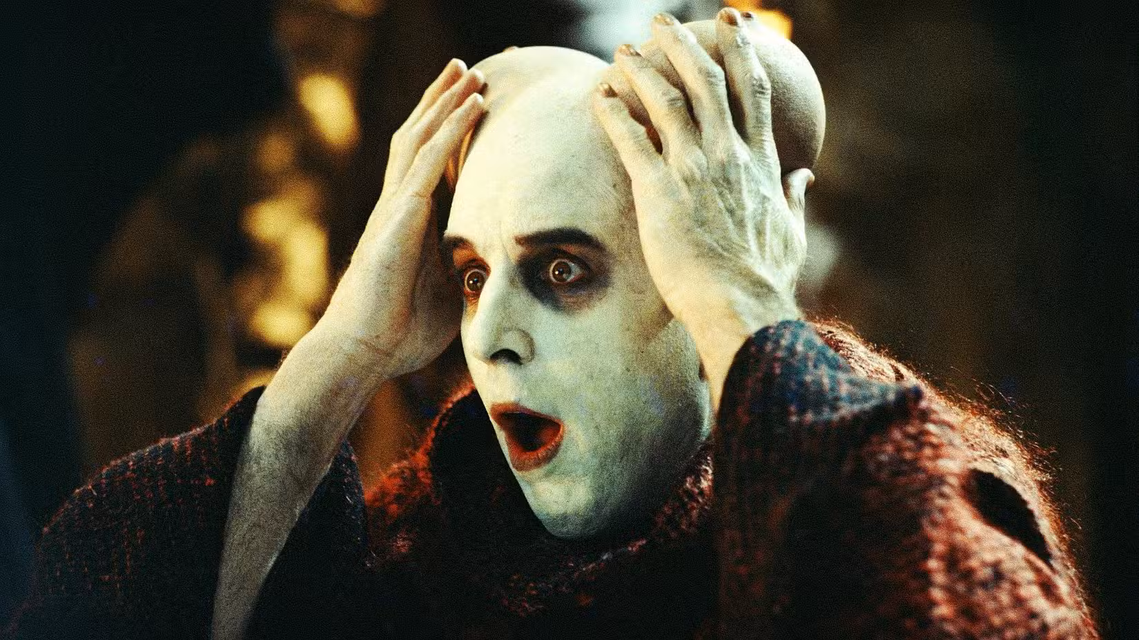 Um demônio no inferno chocado, seus chifres foram substituídos pelos seios do Pequeno Nicky