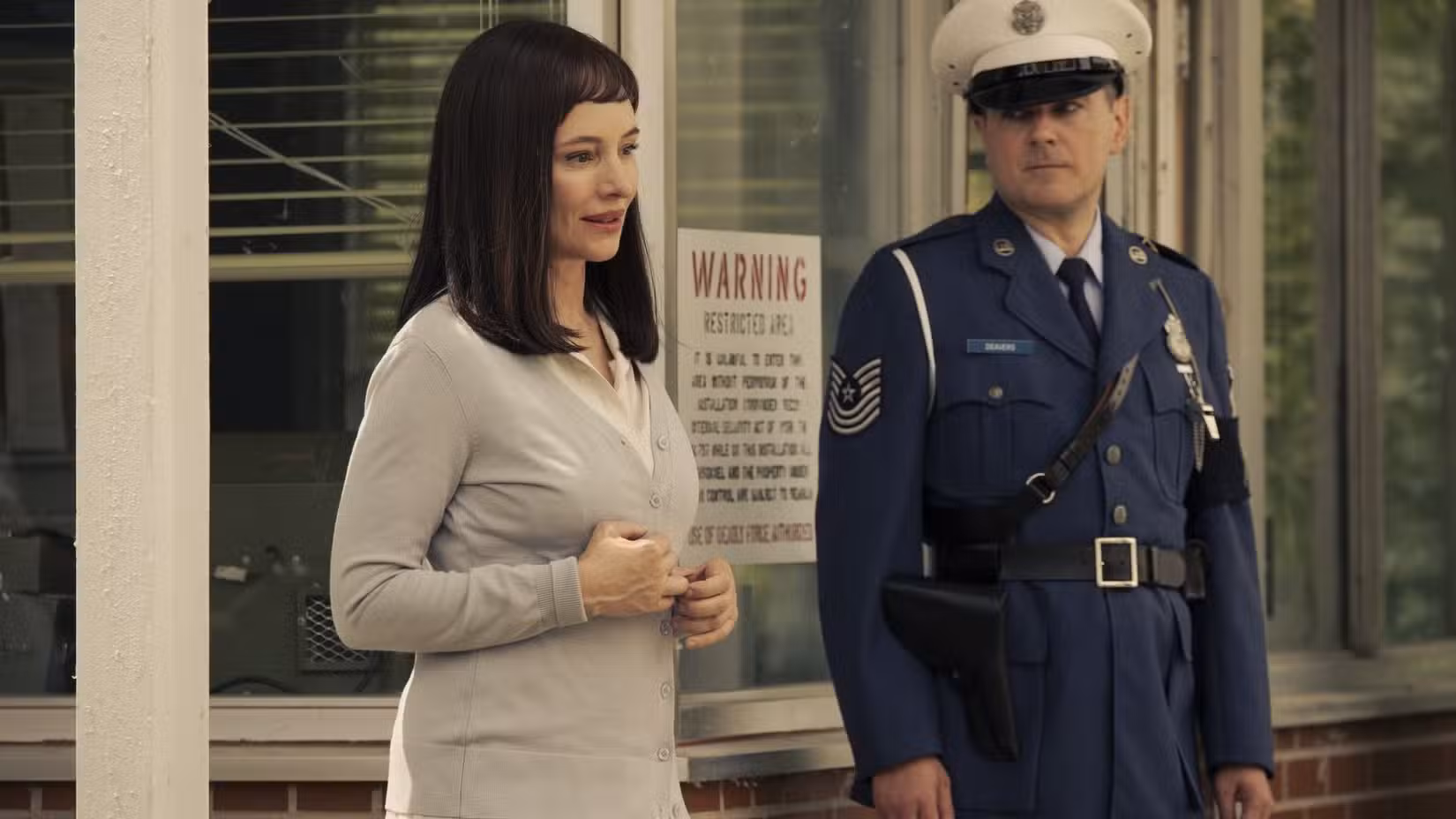 Madeleine Stowe como Ingrid em uma base da Força Aérea em It: Welcome to Derry