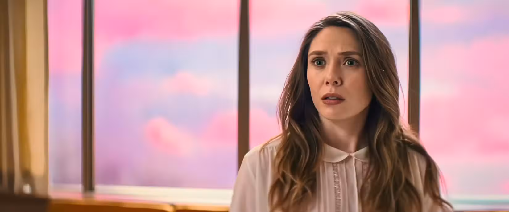 Joan (Elizabeth Olsen) parece arrasada na Eternidade