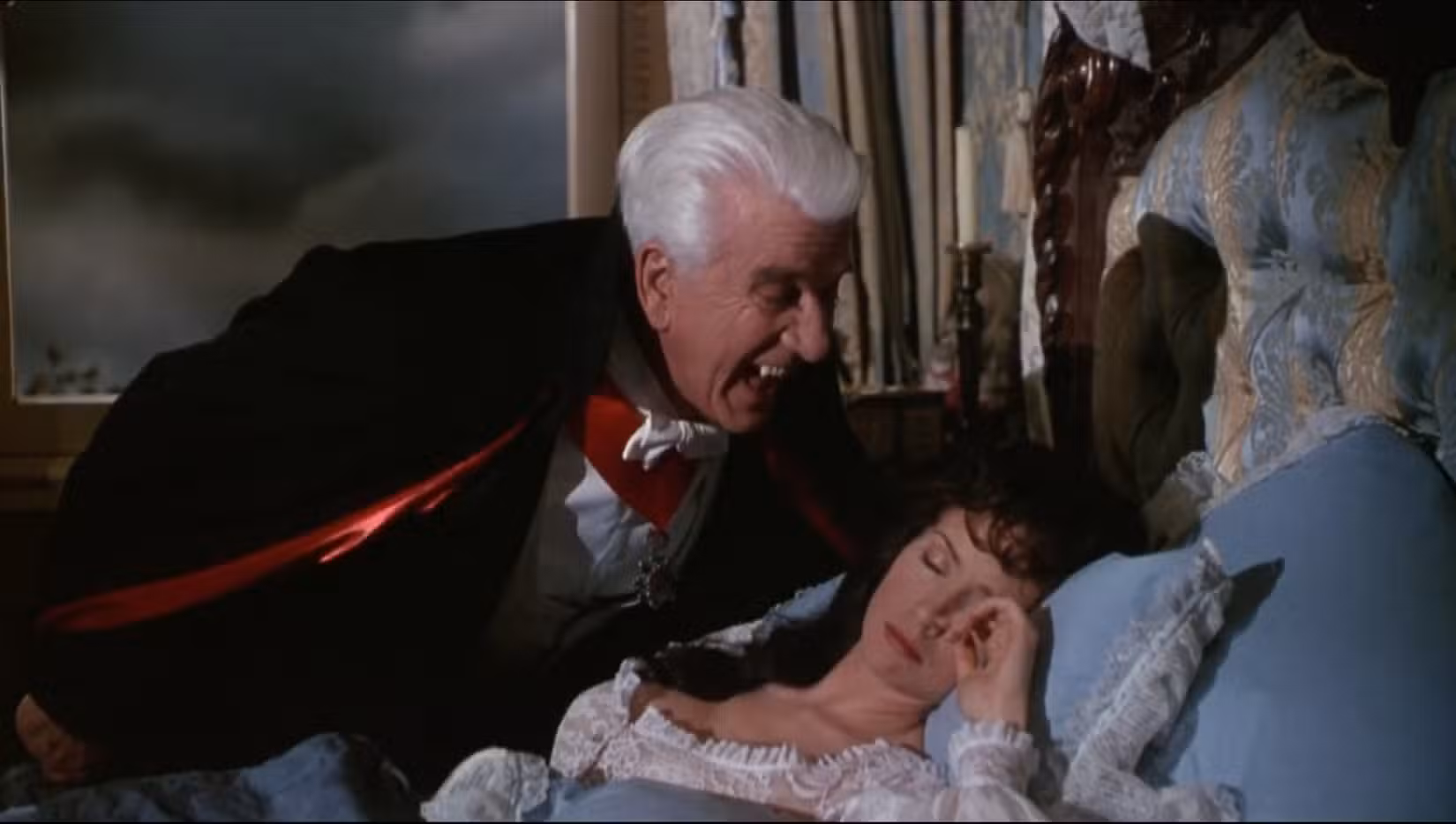 Drácula pairando sobre uma mulher adormecida com as presas para fora