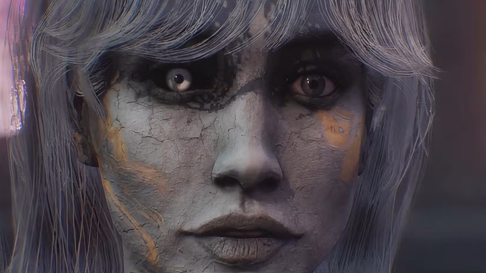 Um close-up de Painted Clea, com pele rachada e semelhante a argila e uma íris branca brilhante com esclera preta.