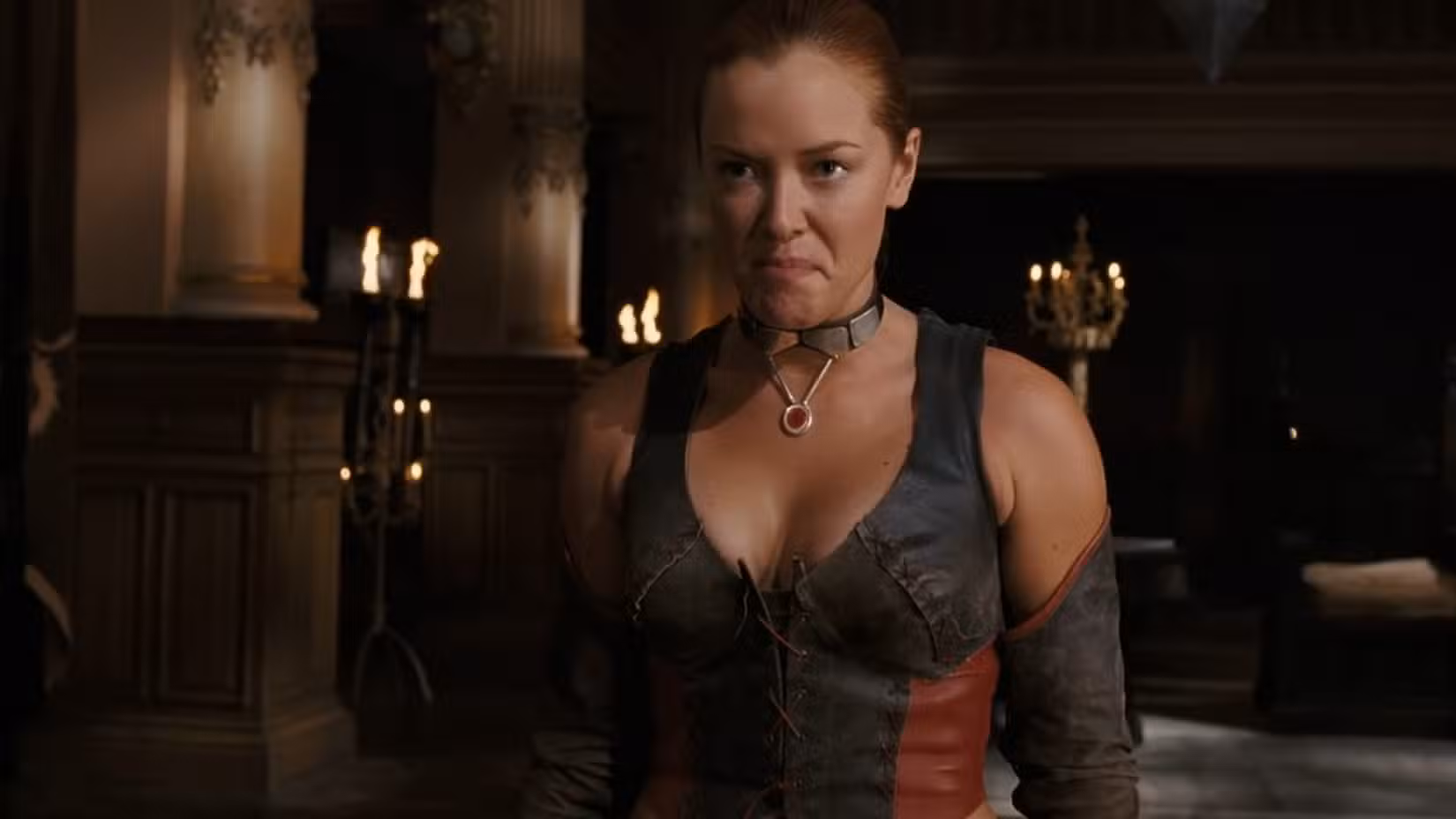 Kristanna Loken faz uma atuação de decote nesta cena de BloodRayne, um filme de Uwe Boll de 2006.