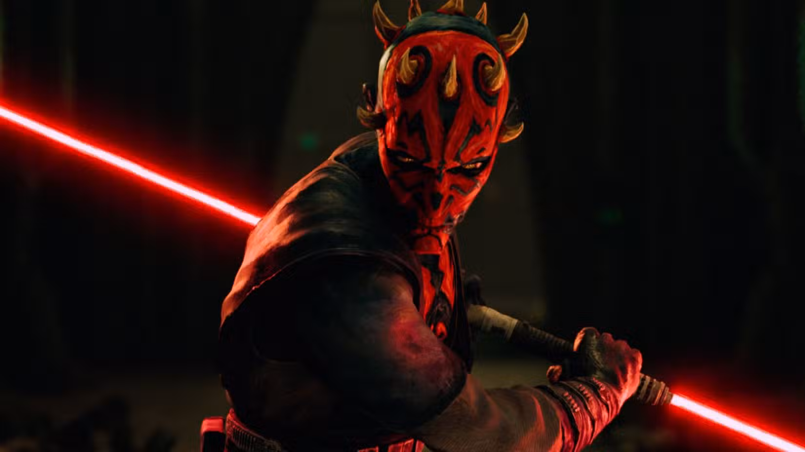 Uma imagem de Star Wars: Maul – Shadow Lord. Ele retrata Darth Maul, um alienígena de pele vermelha, manchas escuras e um sabre de luz vermelho dupla face, olhando ferozmente.