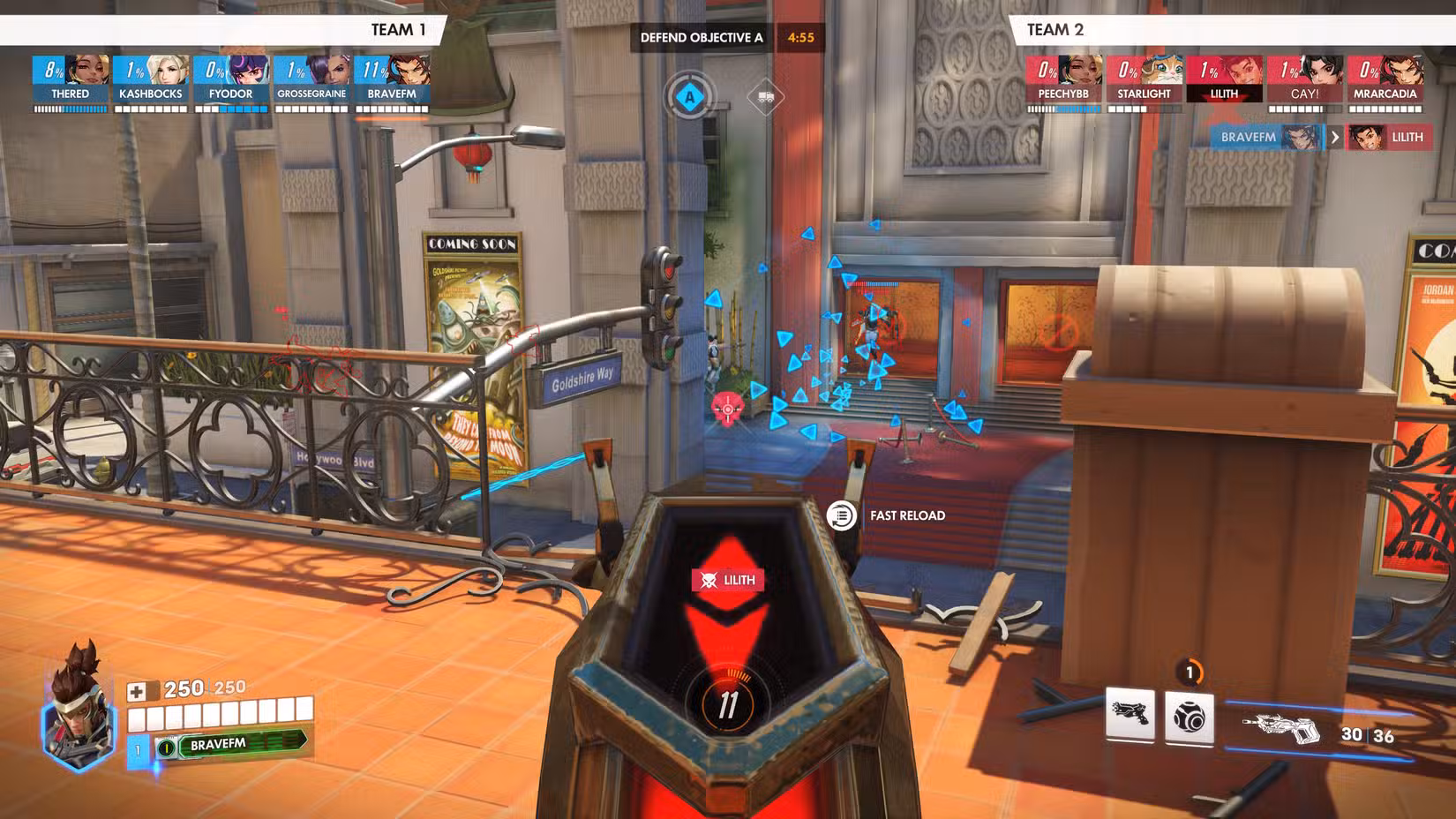 Emre eliminando um inimigo no mapa Hollywood de Overwatch, após danificá-lo com uma granada