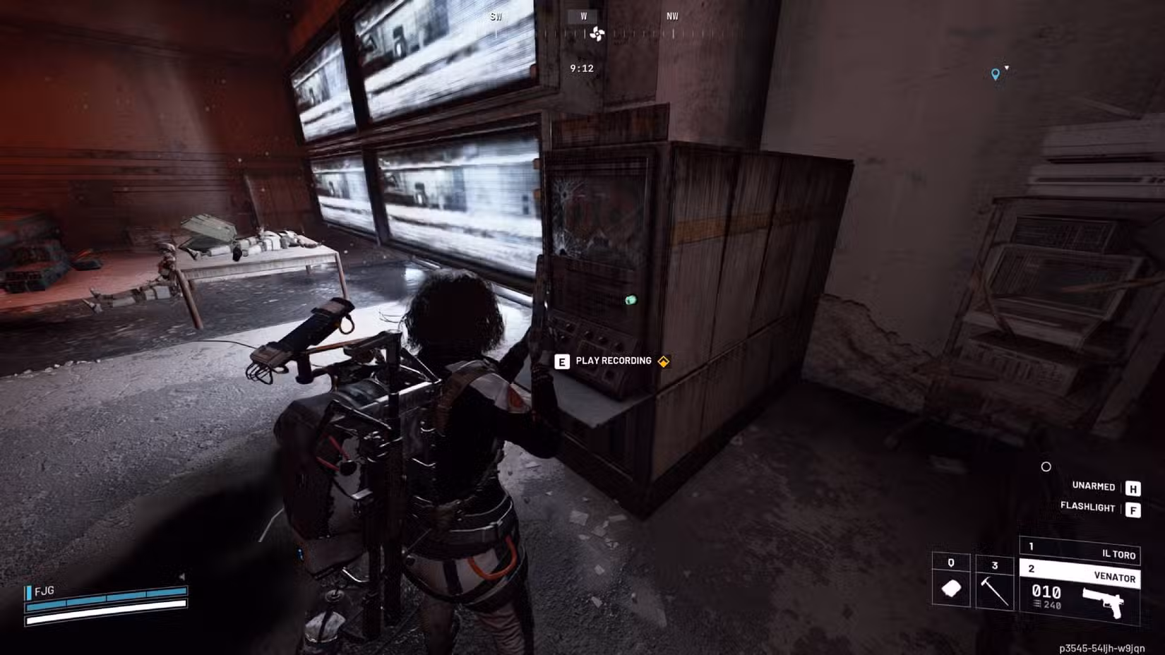 O jogador em frente ao prompt para reproduzir a gravação da missão A Dead End em Arc Raiders.