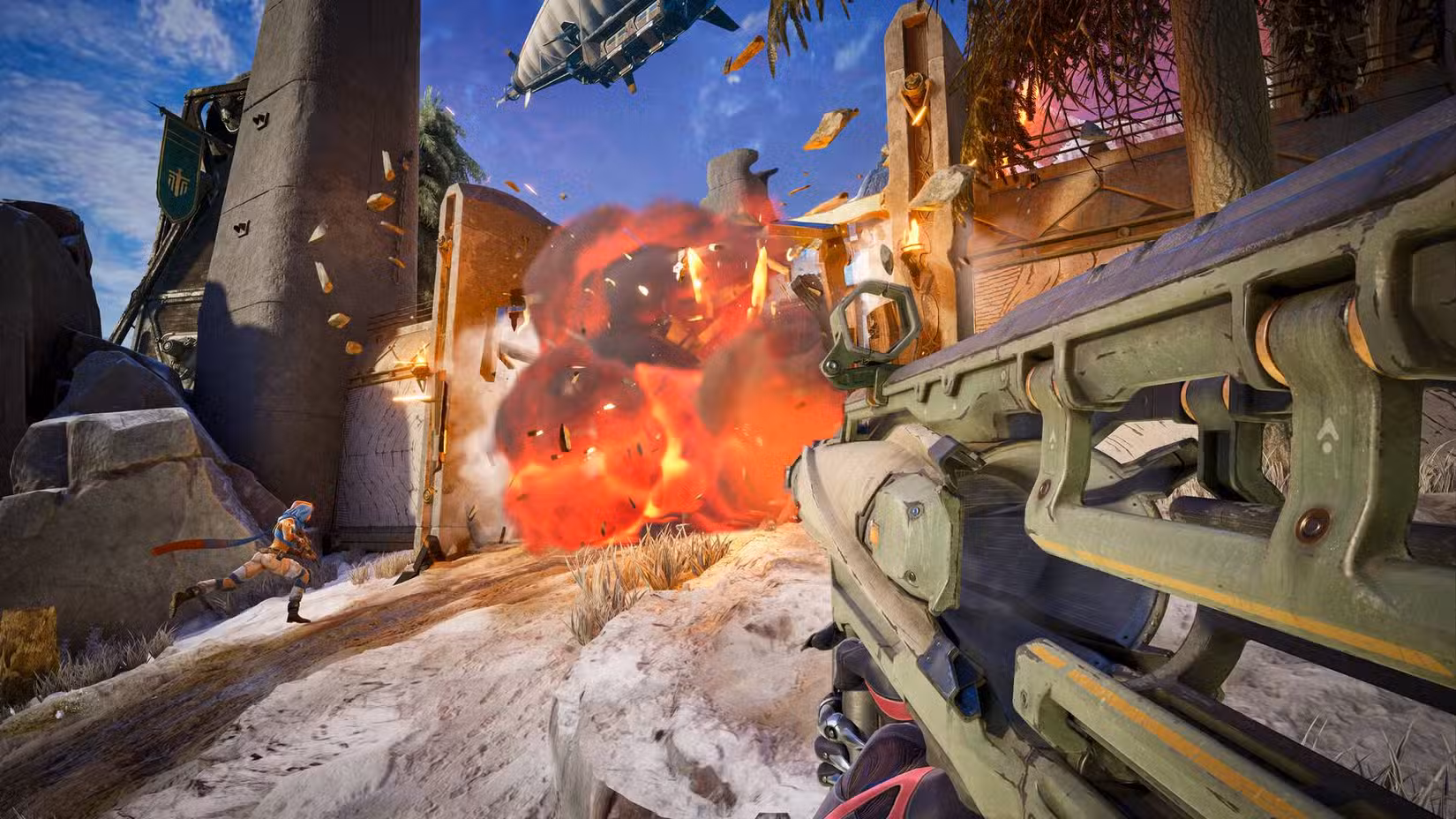 O jogador em Highguard empunha o lançador de foguetes e explode uma parede enquanto outro jogador corre em direção à explosão.