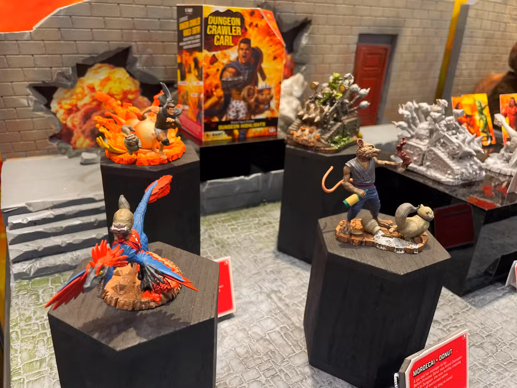 Playmates Dungeon Crawler Carl - estátuas