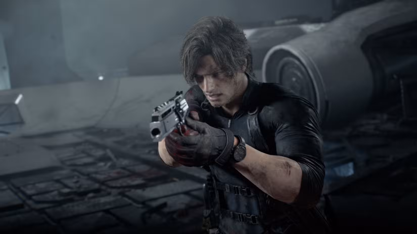 Leon Kennedy com a arma Requiem em Resident Evil Requiem