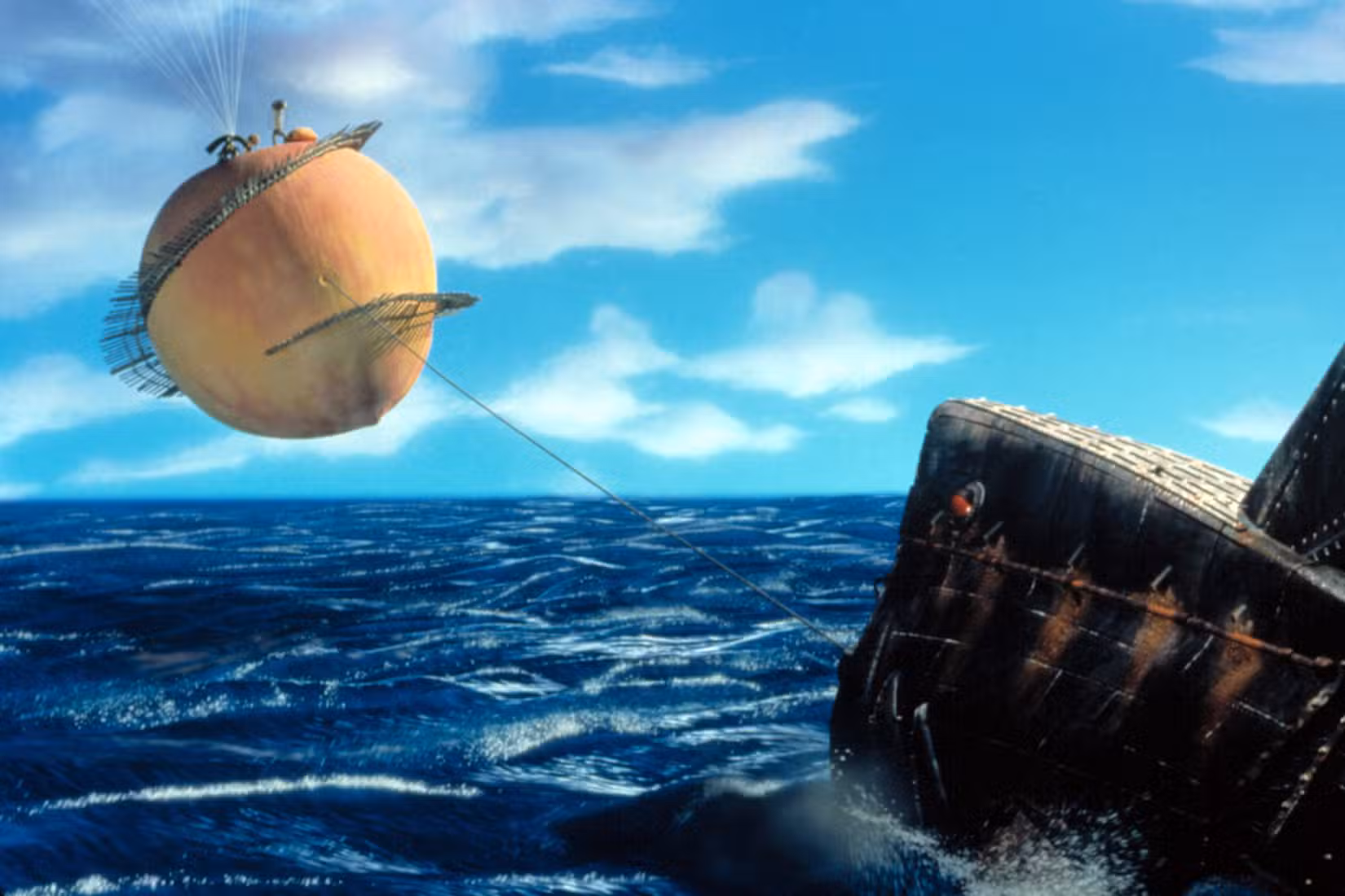 O tubarão mecânico arpoou o pêssego de James.