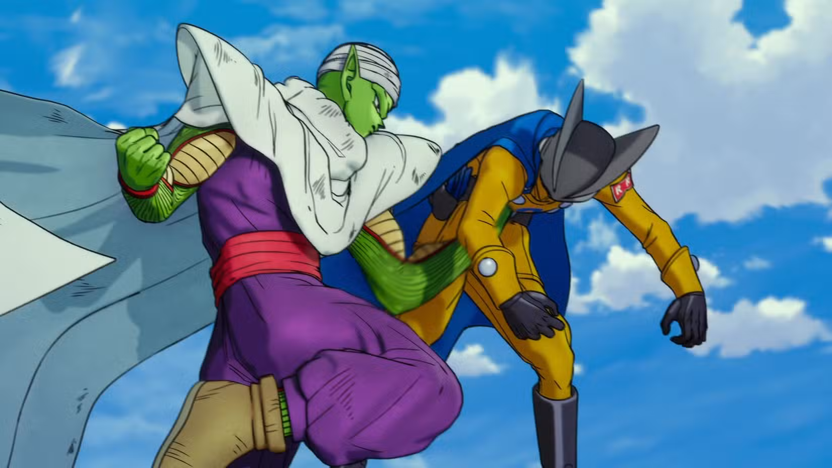 Piccolo, um alienígena verde com kimono roxo, lutando contra o andróide Gamma 2 em Dragon Ball Super Super Hero