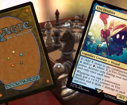 Cartas mágicas sobrepostas em um tabuleiro de xadrez