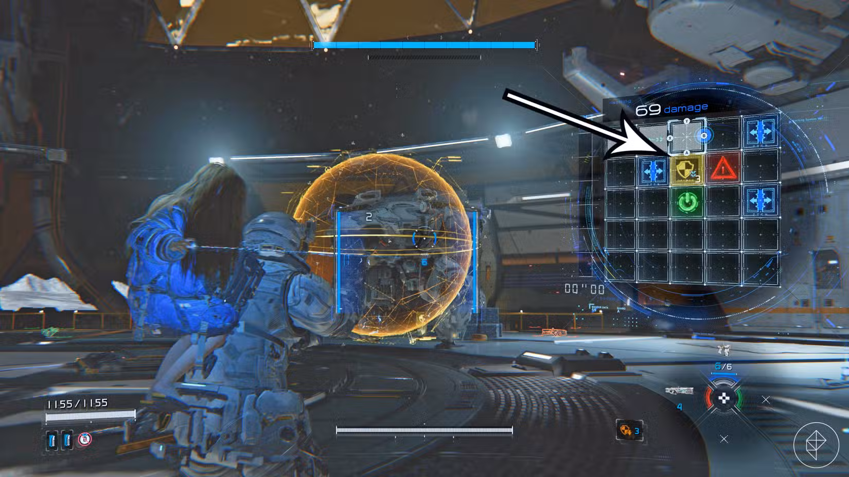 Uma seta aponta para o bloco amarelo Decode na tela de hacking do SectorGuard no Pragmata.