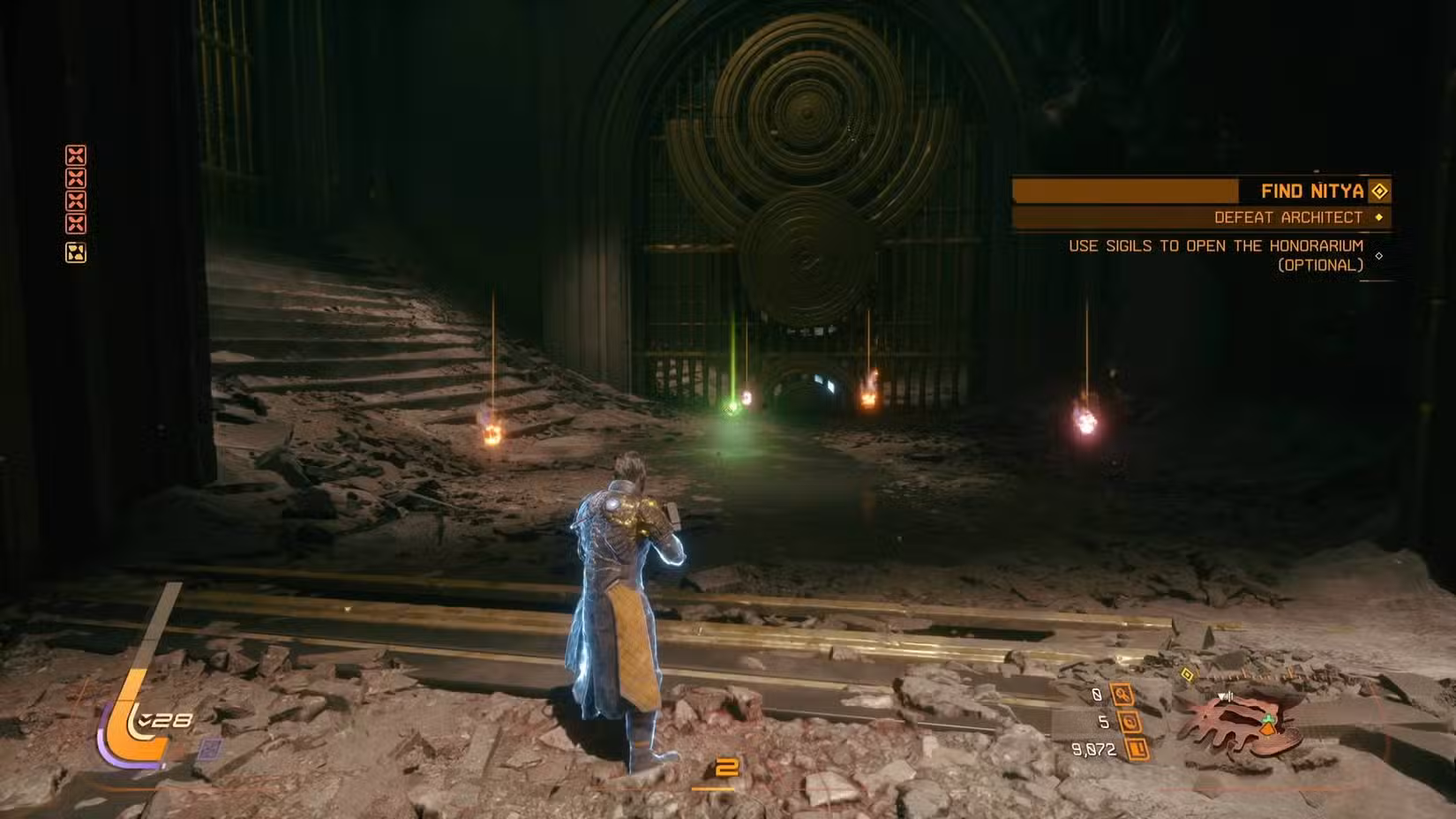 O jogador em Saros parado em frente a um portão aberto com itens dentro.