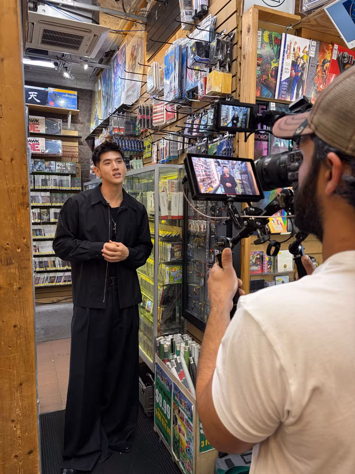 Matthew Kim na videogamesny filmando Shelf Quest