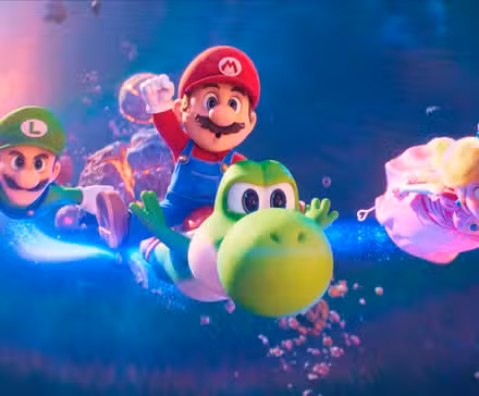 Luigi, Mario, Yoshi e Peach voam pelo espaço no filme Super Mario Galaxy