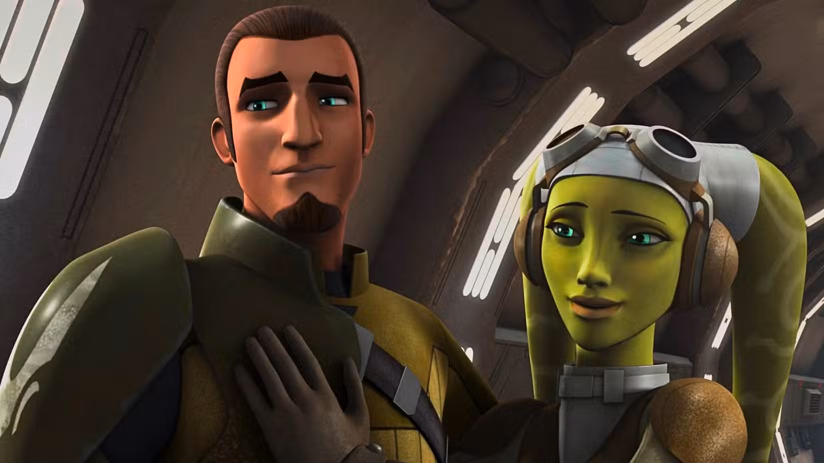 Uma imagem de Kanan e Hera de Star Wars: Rebels. Kanan é um homem humano com cavanhaque e cabelo castanho cortado. Ele usa uma roupa verde e amarela. Ao lado dele, tocando seu peito, está Hera. Hera é uma alienígena Twi'lek verde de Star Wars. Ela usa óculos de proteção e tem uma expressão orgulhosa no rosto.